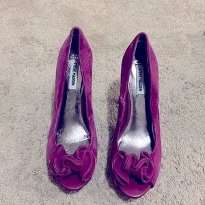 Suede fuchsia Peeptoe heels